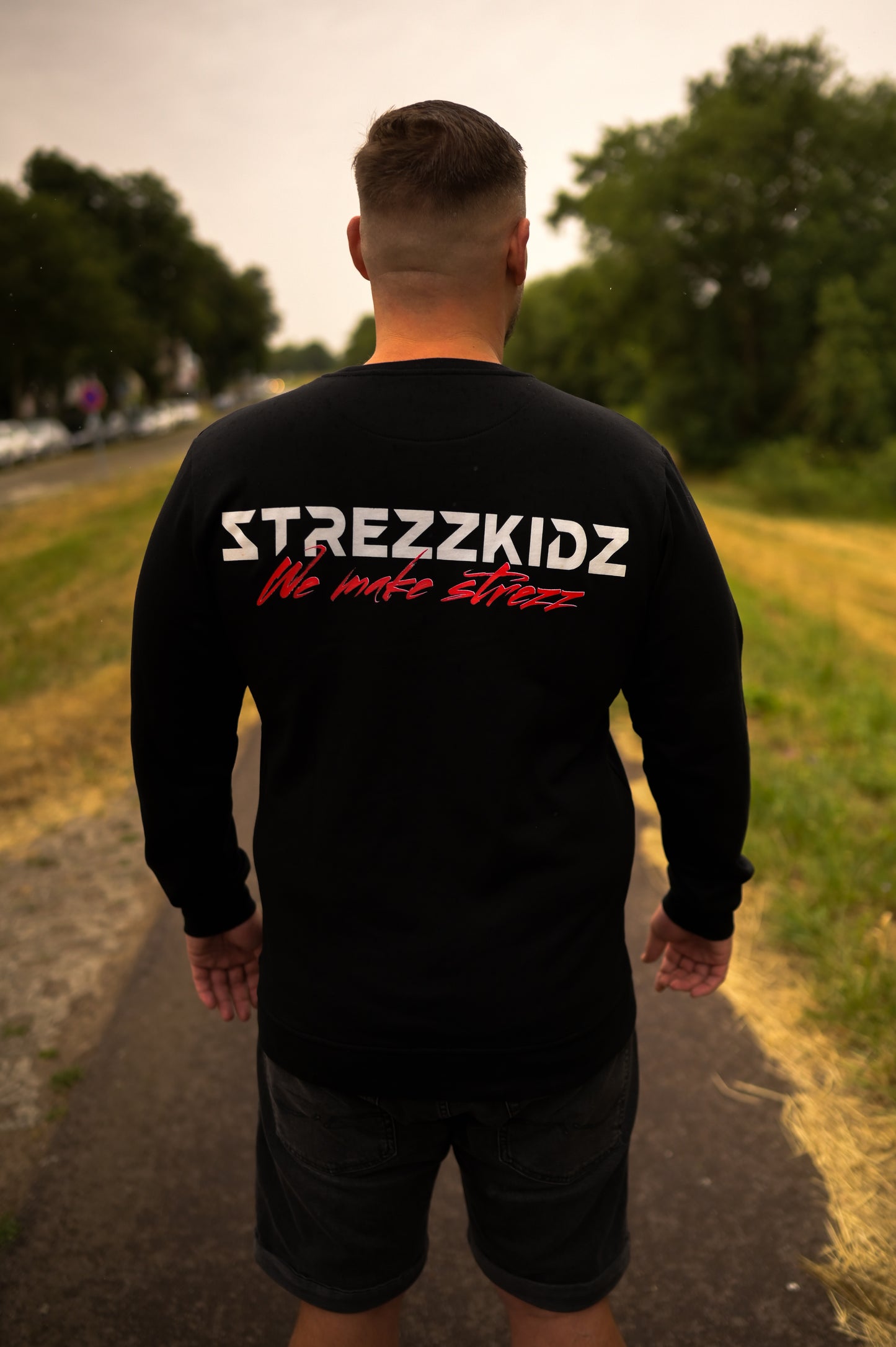 STREZZKIDZ We make strezz CREWNECK