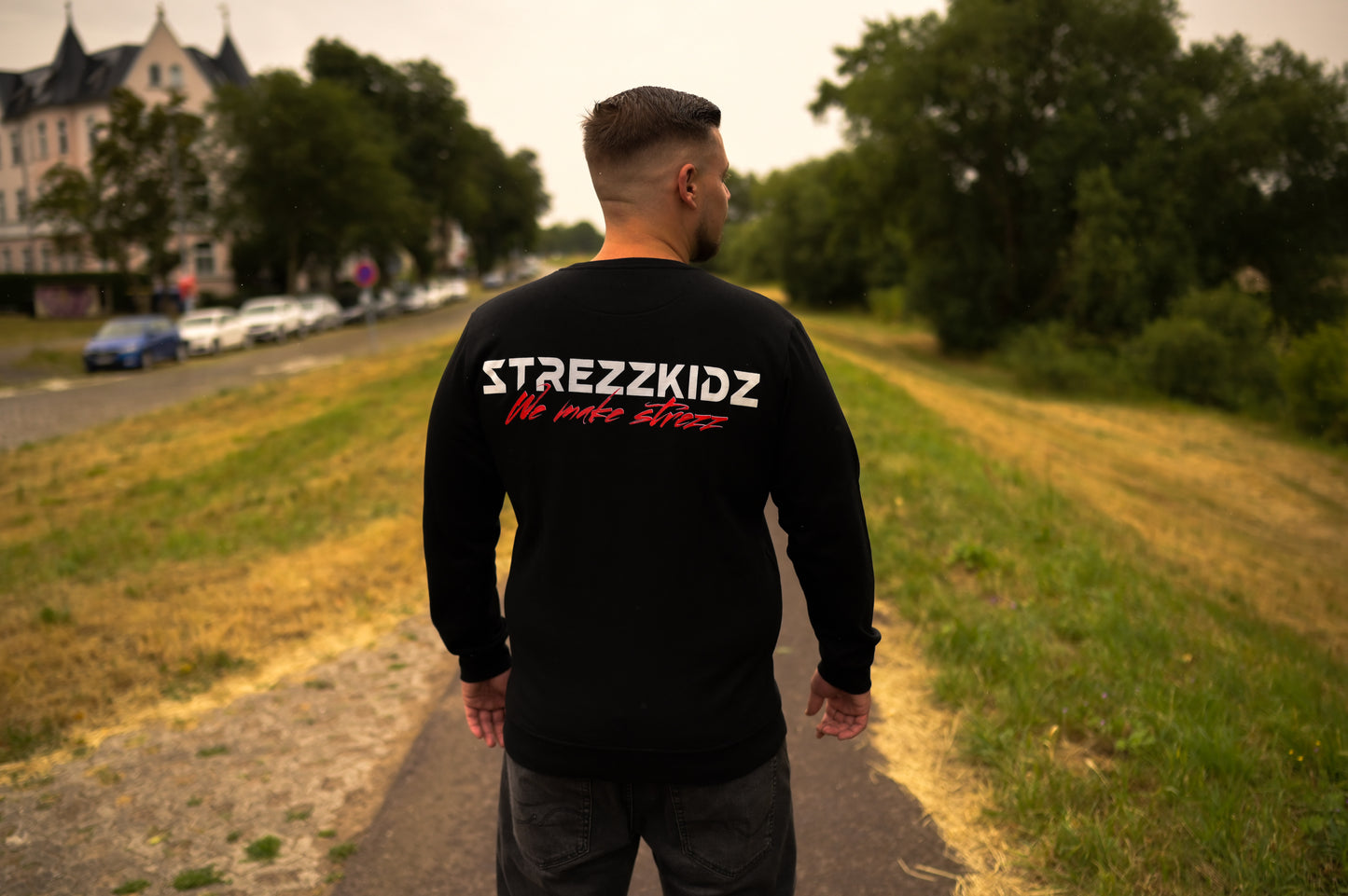 STREZZKIDZ We make strezz CREWNECK